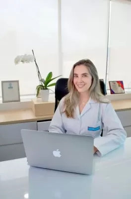 Doctora Alexandra Mora Hernandez/ Cirugia Plástica Facial y Otorrinolaringología