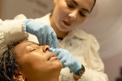 NATHALIE QUIROZ V - DERMATÓLOGA