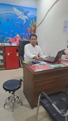 Dr Shailender Prasad - Pediatrician in Noida I Child specialist in Noida I Child Doctor I vaccination clinic I Neonatologist