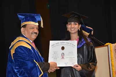 Dr Neelima Aron: Ophthalmologist, Eye specialist, Glaucoma specialist, Complex cataract, Cornea and Refractive Surgeon